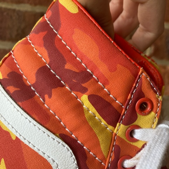 Sunset-camo hightop Vans- Size 8.5 - Picture 5 of 9